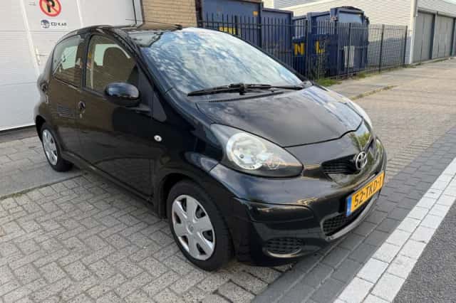 Toyota Aygo (2012) thumbnail 4