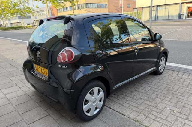 Toyota Aygo (2012) thumbnail 5