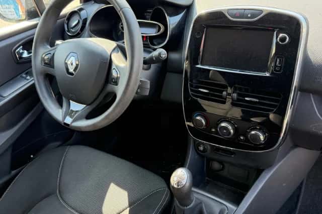 Renault Clio (2014) thumbnail 2