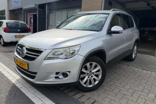 Volkswagen Tiguan (2009) thumbnail 1