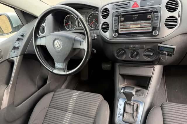 Volkswagen Tiguan (2009) thumbnail 2