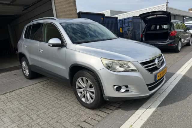 Volkswagen Tiguan (2009) thumbnail 5