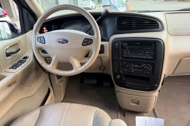Ford WINDSTAR (2004) thumbnail 2