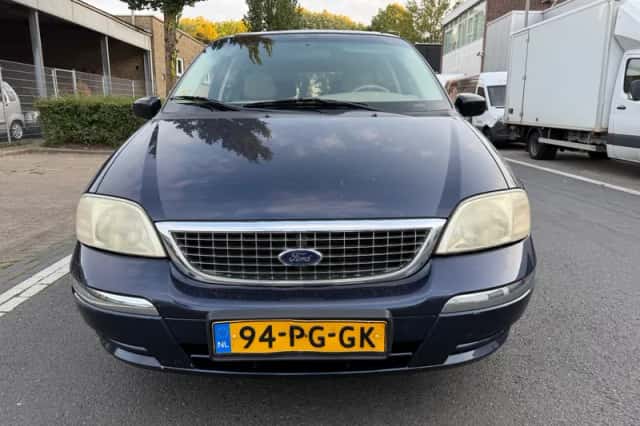 Ford WINDSTAR (2004) thumbnail 4