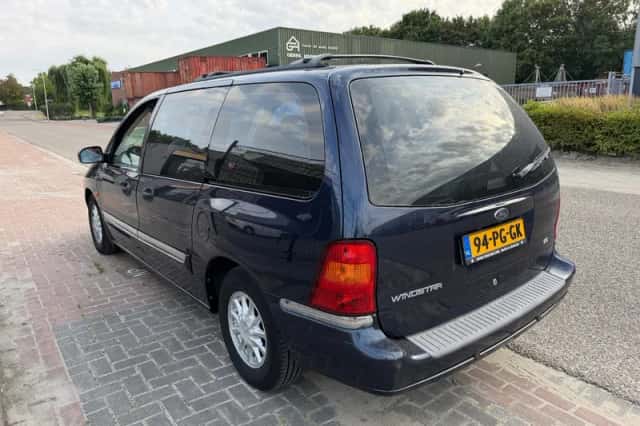 Ford WINDSTAR (2004) thumbnail 6