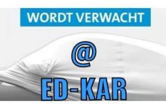 Volkswagen Golf (2011) thumbnail 2