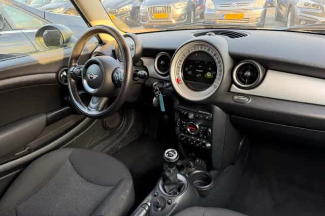 MINI Clubman (2013) thumbnail 2