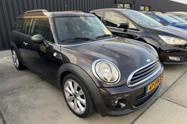MINI Clubman (2013) thumbnail 4