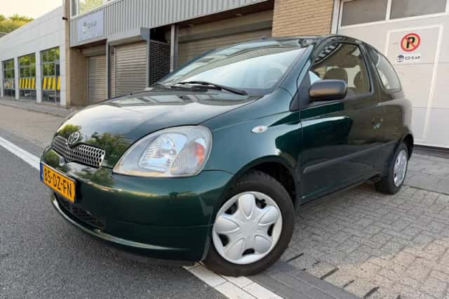 Toyota Yaris (2000) thumbnail 2