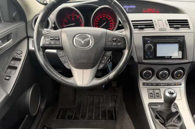 Mazda 3 (2011) thumbnail 2