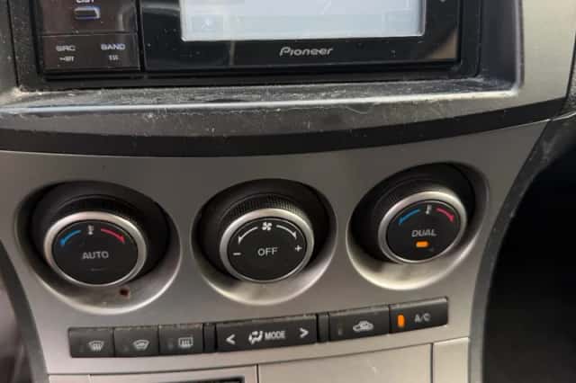 Mazda 3 (2011) thumbnail 3
