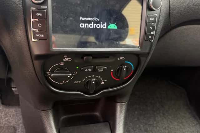 Peugeot 206 (2008) thumbnail 3
