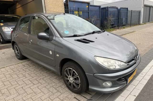Peugeot 206 (2008) thumbnail 5