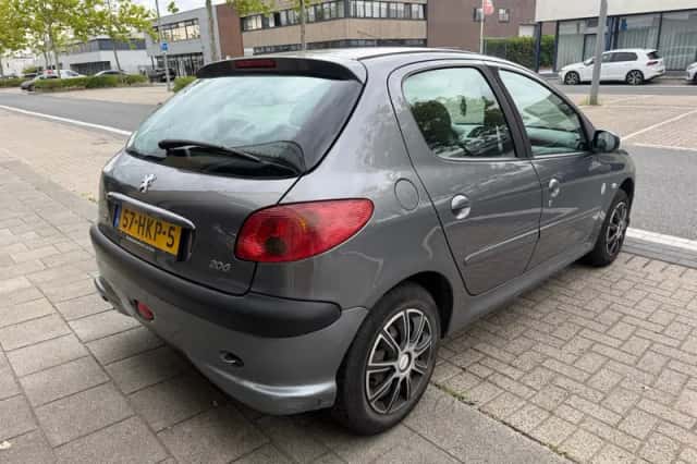 Peugeot 206 (2008) thumbnail 6