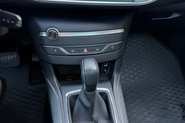 Peugeot 308 (2017) thumbnail 3