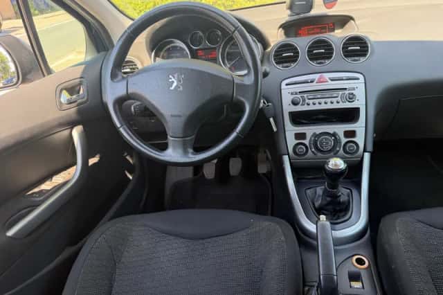 Peugeot 308 (2008) thumbnail 2