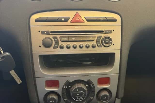 Peugeot 308 (2008) thumbnail 3
