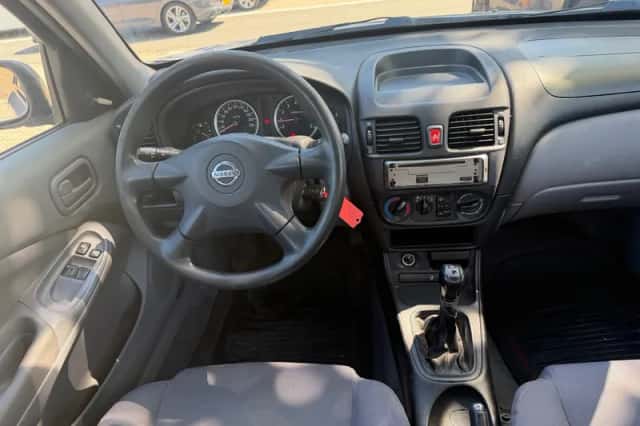Nissan ALMERA (2003) thumbnail 2