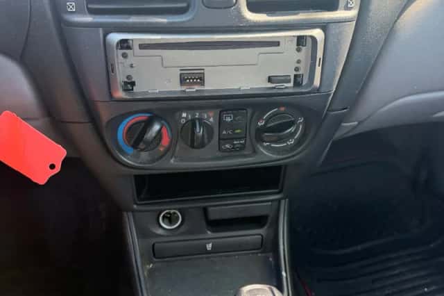 Nissan ALMERA (2003) thumbnail 3