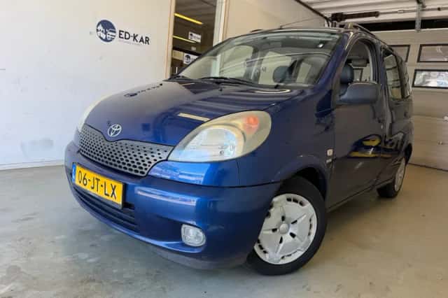 Toyota Yaris (2002) thumbnail 1