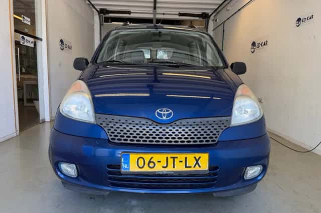 Toyota Yaris (2002) thumbnail 4
