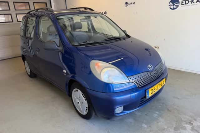 Toyota Yaris (2002) thumbnail 5