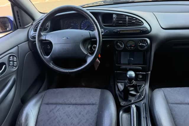 Ford Mondeo (2000) thumbnail 2