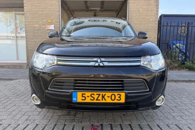 Mitsubishi Outlander (2013) thumbnail 4