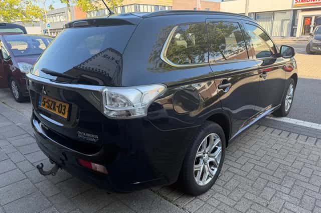 Mitsubishi Outlander (2013) thumbnail 6