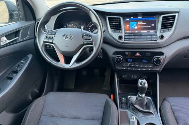 Hyundai Tucson (2016) thumbnail 2