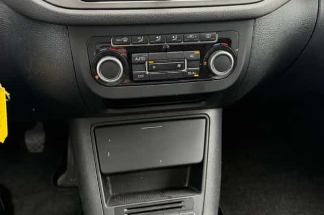 Volkswagen Tiguan (2011) thumbnail 3