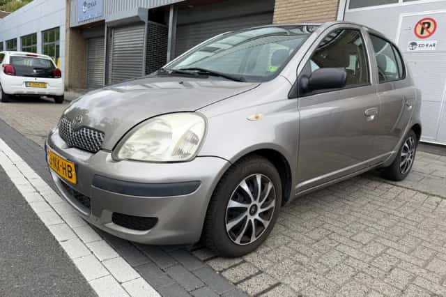 Toyota Yaris (2004) thumbnail 1