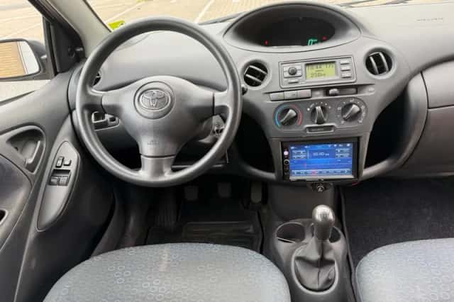Toyota Yaris (2004) thumbnail 2