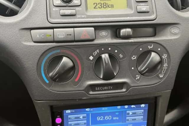 Toyota Yaris (2004) thumbnail 3