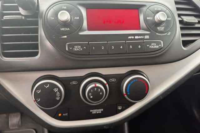 Kia Picanto (2012) thumbnail 2