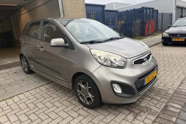 Kia Picanto (2012) thumbnail 4