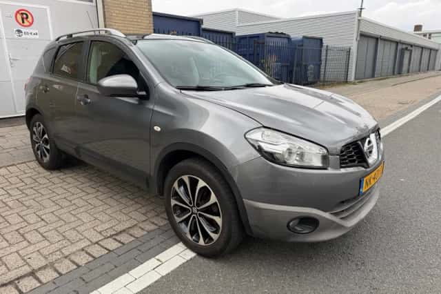 Nissan Qashqai (2011) thumbnail 6