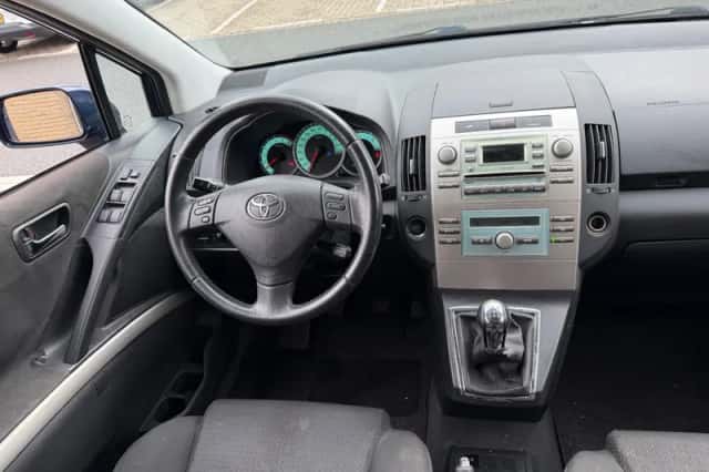 Toyota Corolla (2005) thumbnail 2