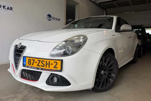 Alfa Romeo Giulietta (2013) thumbnail 1