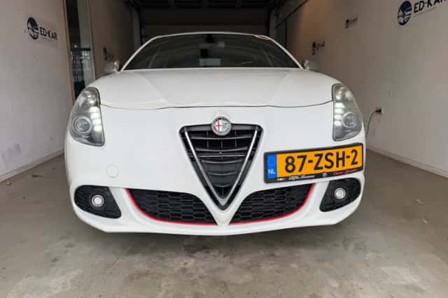 Alfa Romeo Giulietta (2013) thumbnail 4
