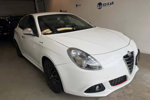 Alfa Romeo Giulietta (2013) thumbnail 5