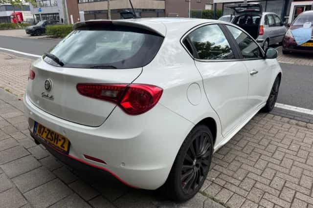 Alfa Romeo Giulietta (2013) thumbnail 6