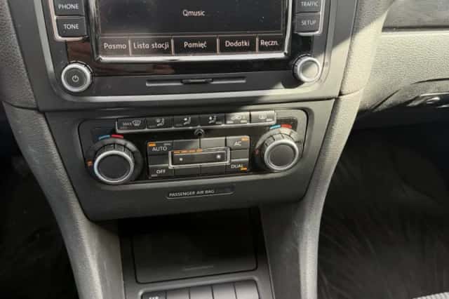 Volkswagen Golf (2008) thumbnail 3