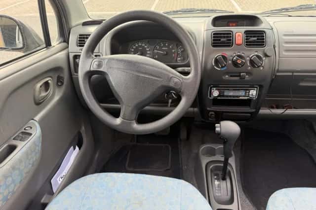 Suzuki WAGON R+ (2002) thumbnail 2