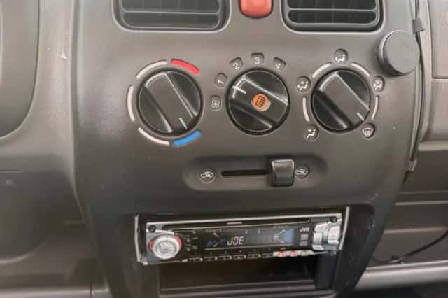 Suzuki WAGON R+ (2002) thumbnail 3