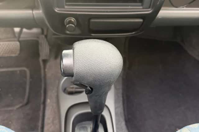 Suzuki WAGON R+ (2002) thumbnail 4