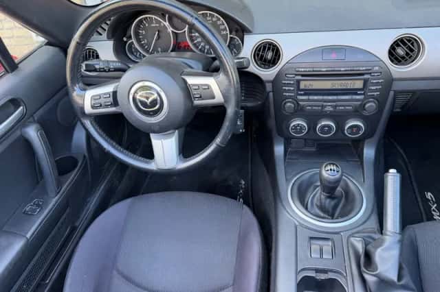 Mazda MX-5 (2009) thumbnail 2