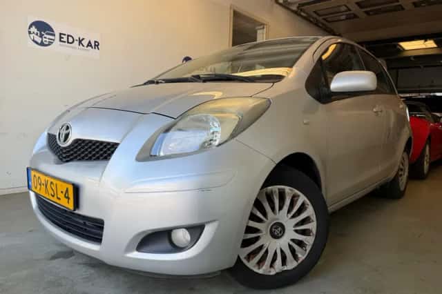 Toyota Yaris (2010) thumbnail 1