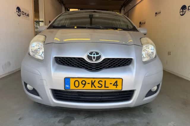 Toyota Yaris (2010) thumbnail 4