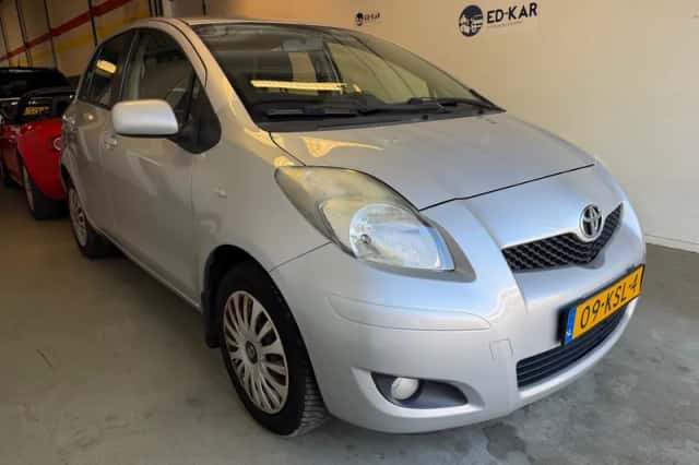 Toyota Yaris (2010) thumbnail 5